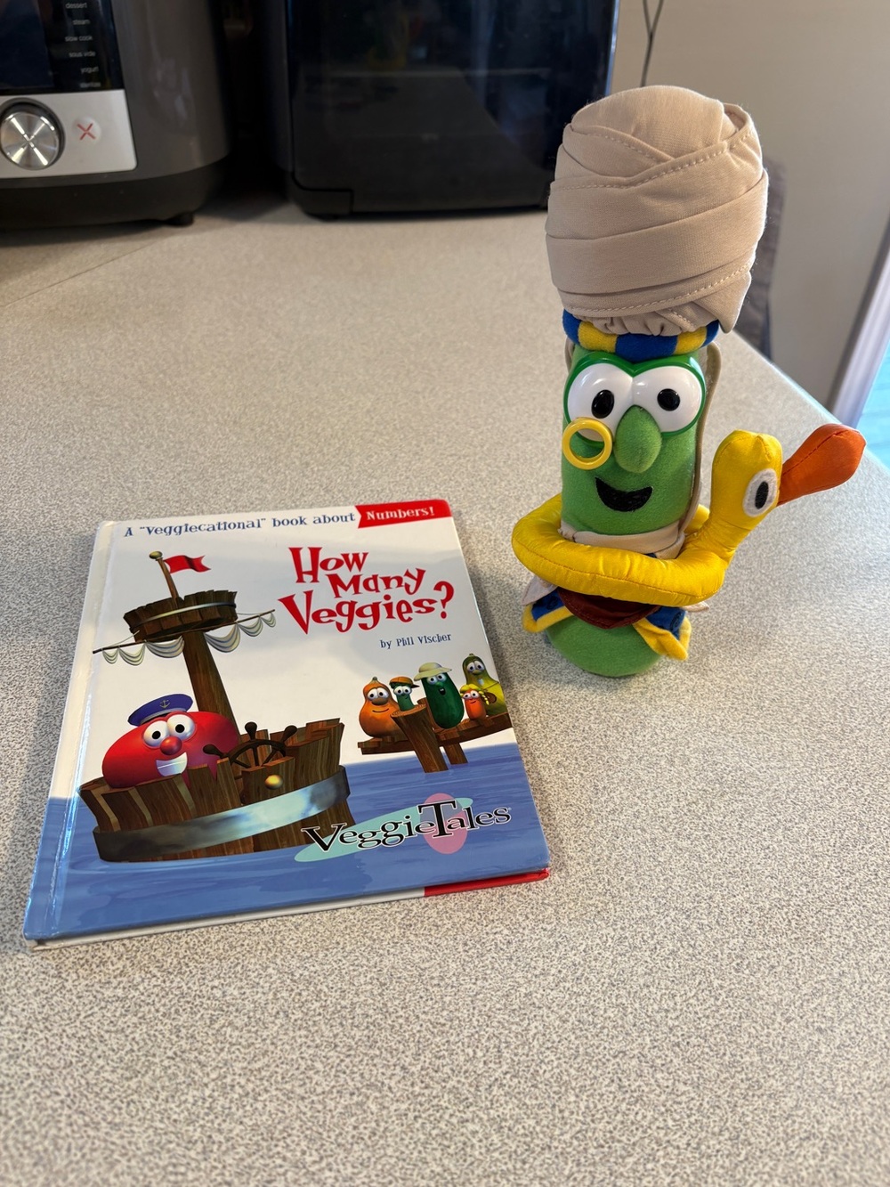 Vintage 2002 Veggie Tales Rare Archibald Asparagus Plushie & 1997 VT book